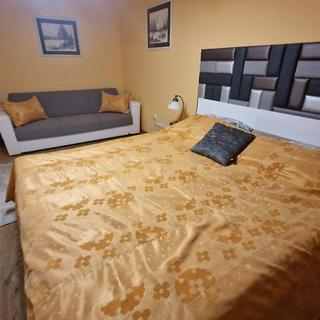 Ferienwohnung Centrum Business Apartman Szekszárd Exterior foto